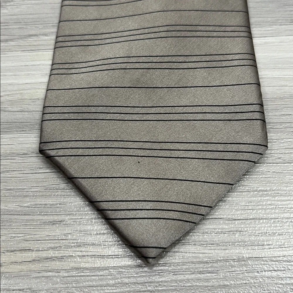 Kenneth Cole New York Men’s Classic Tan Black Striped Tie 100% Silk Office Wear